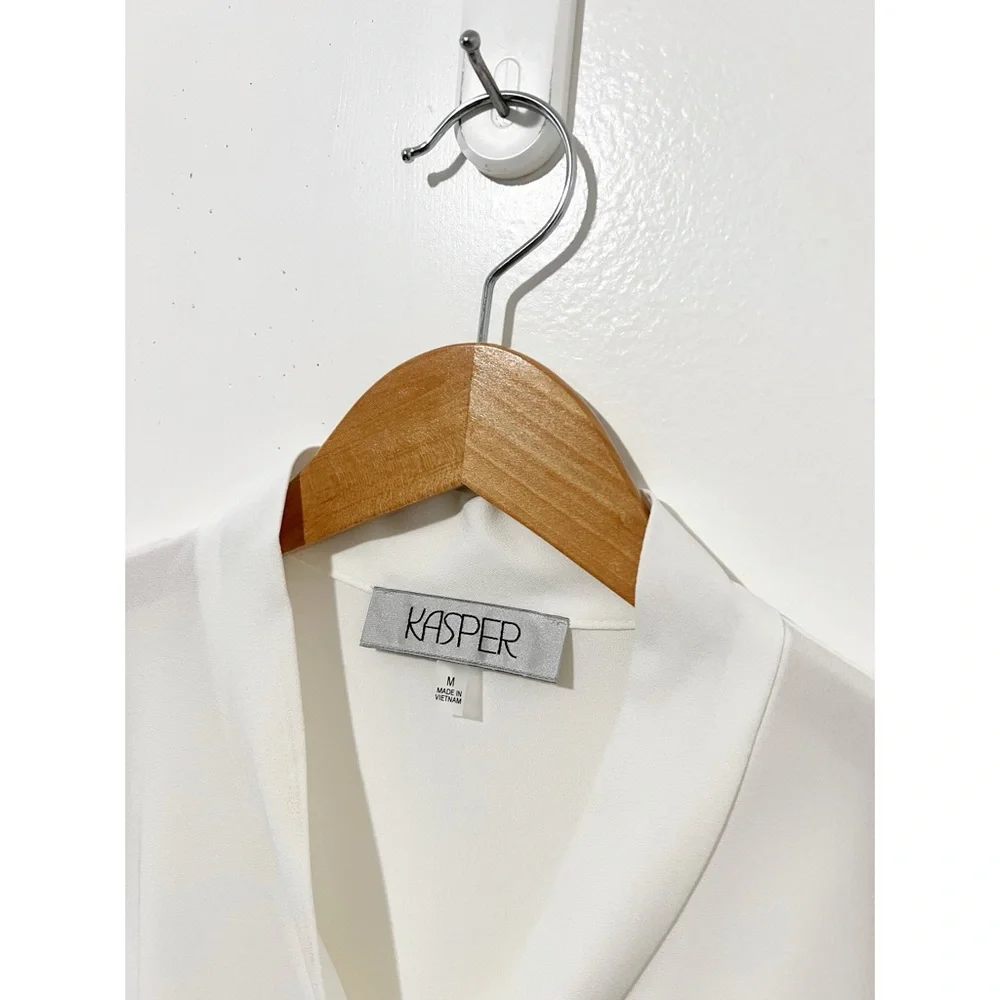 Kasper Women's White Sleeveless Tie-Neck Top‎ Size Medium